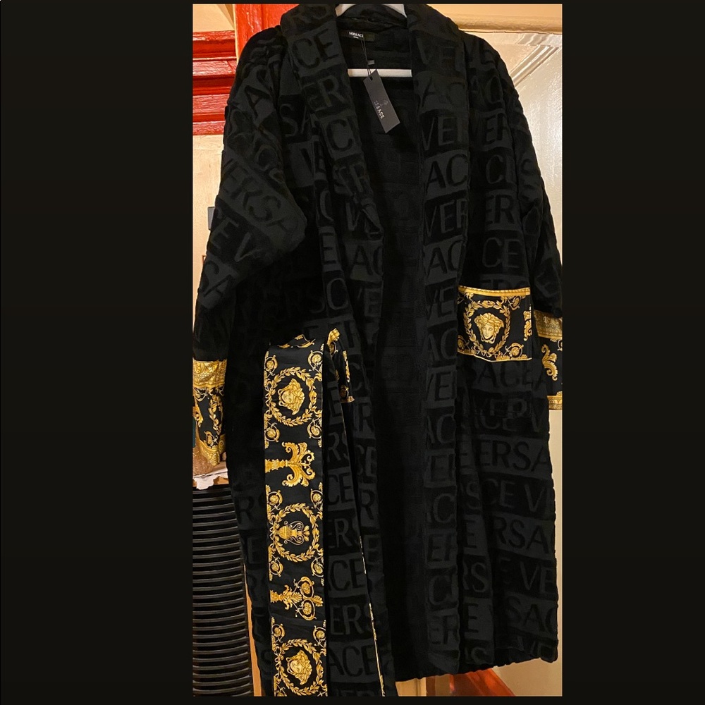 I ❤️ baroquee bathrobe( Versace) authentic